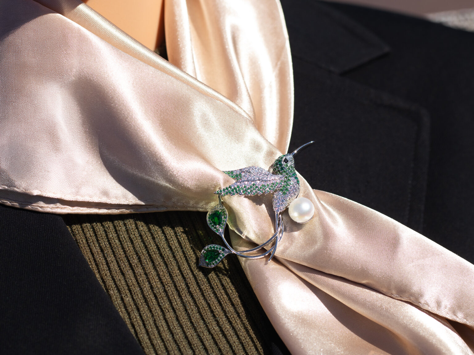 hummingbird-on-scarf