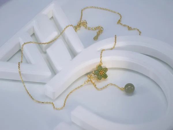 Dangling Hetian Jade Necklace