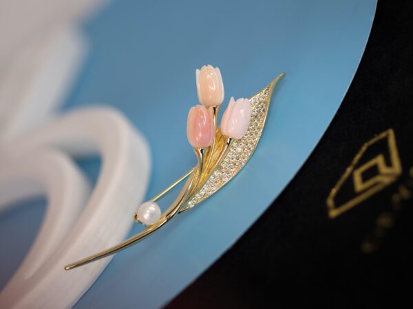 Pink Queen Conch Shell Tulip Brooch