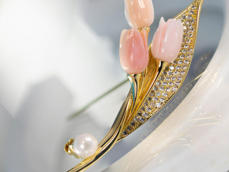 conch-shell-tulips-brooch-video-thumb