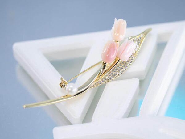 Pink Queen Conch Shell Tulip Brooch