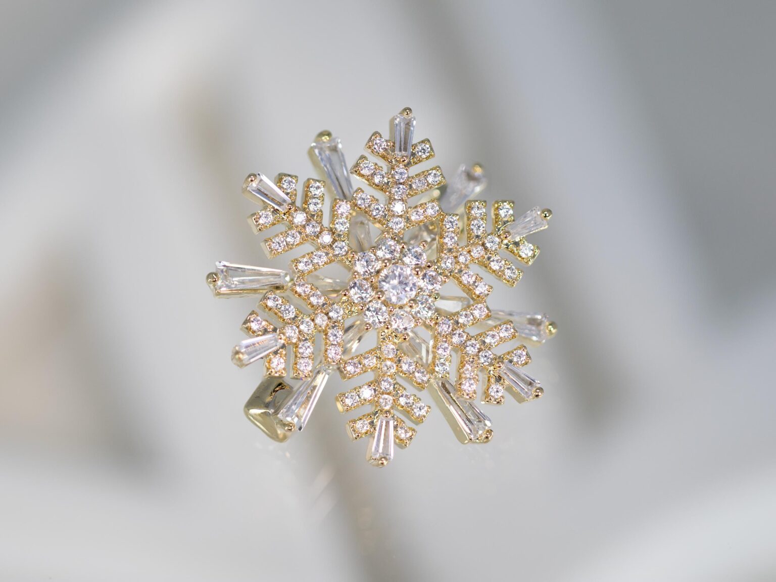 dainty-classic-snowflake-brooch060