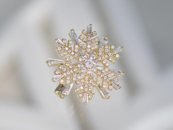 Dainty Classic Snowflake Brooch