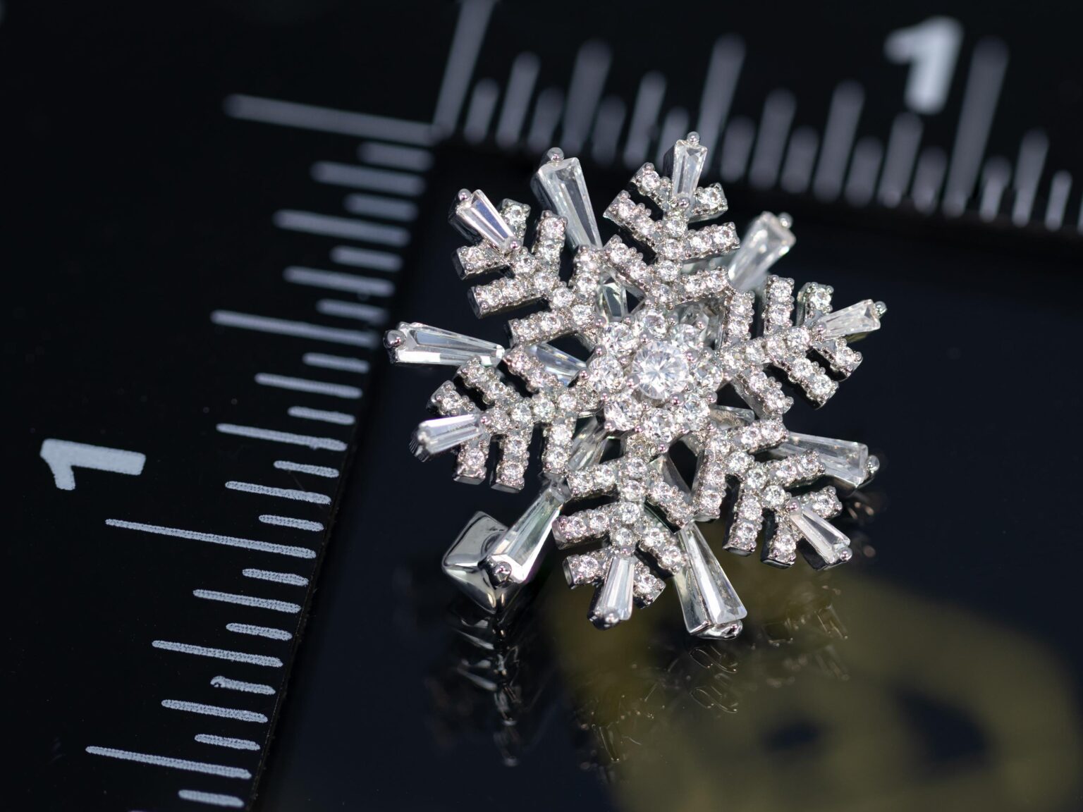 dainty-classic-snowflake-brooch061