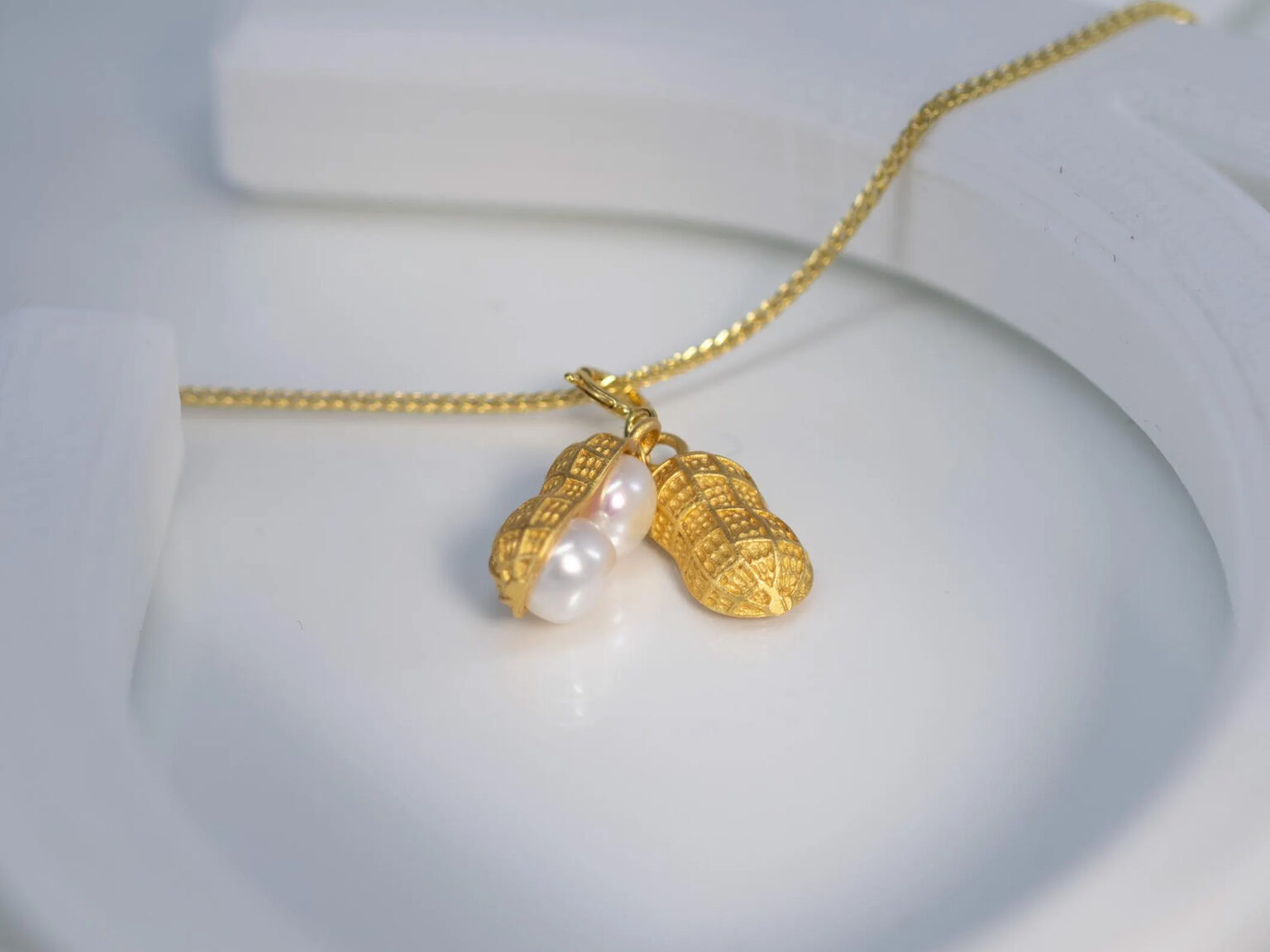 gold-peanut-necklace-10