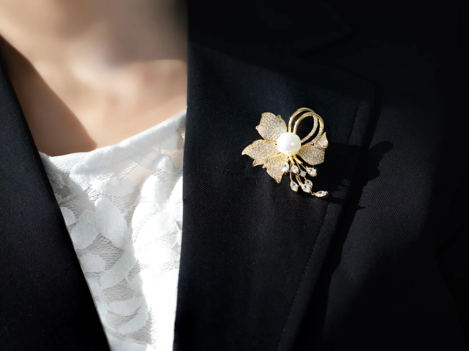 pave-crystal-flower-pin05